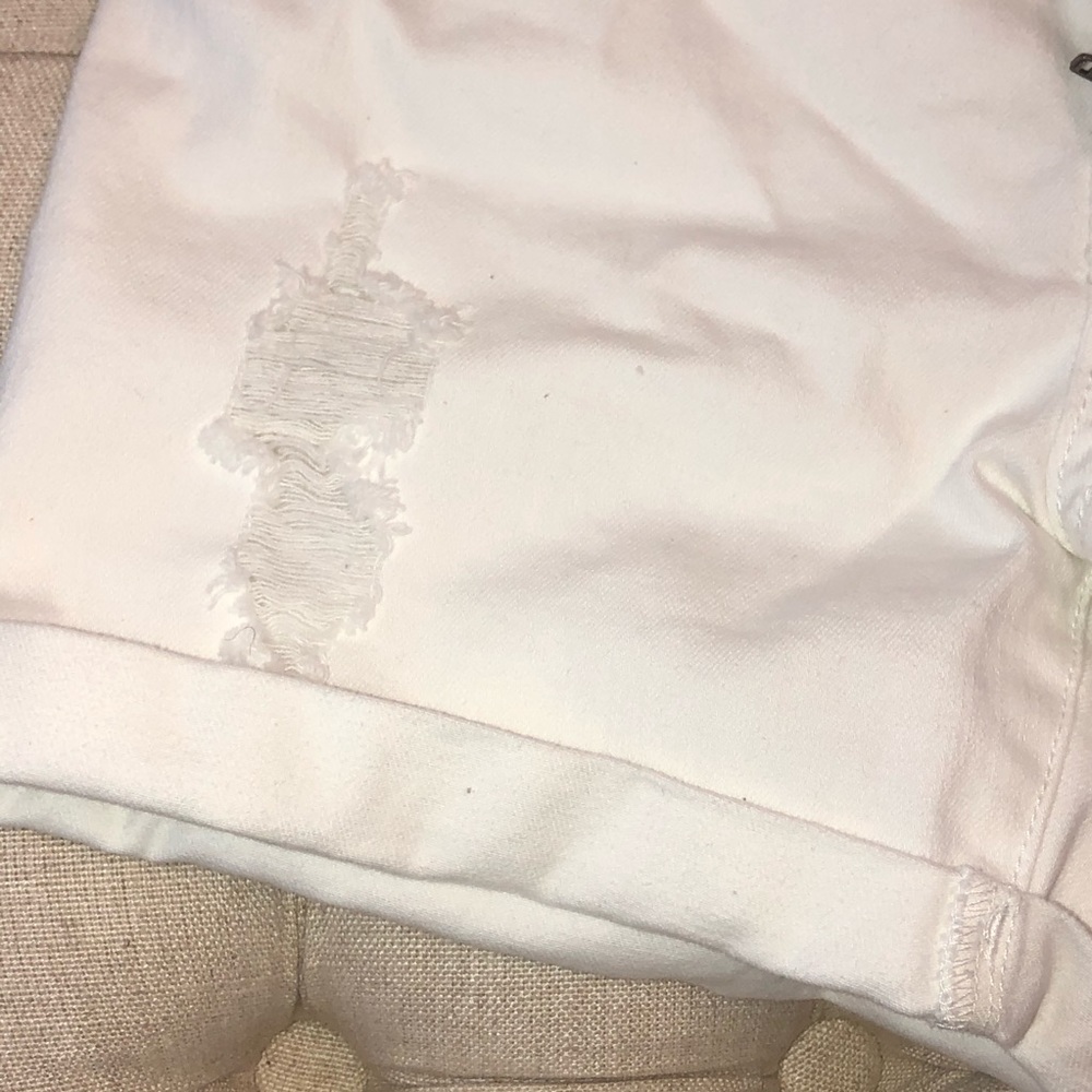 White Ripped shorts Universal Thread - Picture 2 of 6